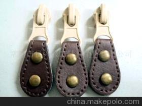 帶鉚釘皮拉片 服裝輔料的時(shí)尚與實(shí)用選擇